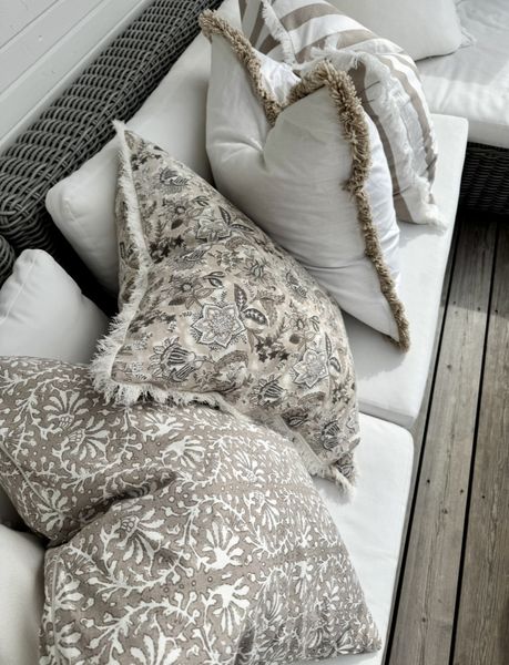 Putetrekk m/ beige frynser Sarah